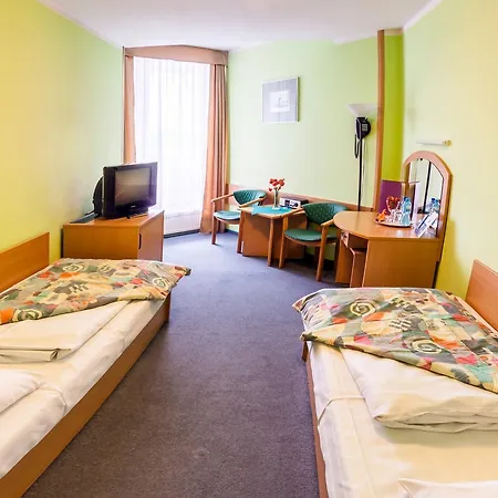 Jaskolka Hotel 3*