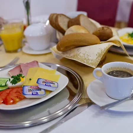 Jaskolka Hotel 3*